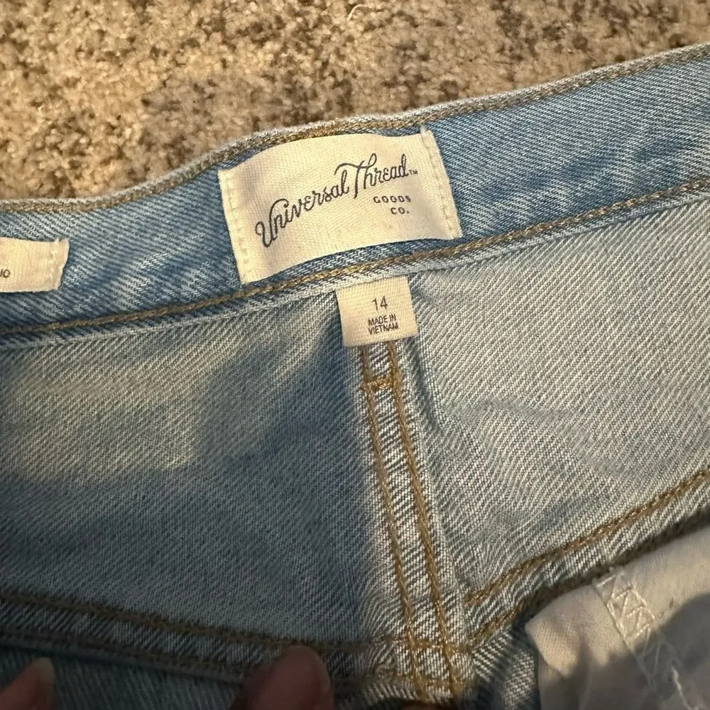 Universal Thread Mid Rise 90’s Baggy Jean Shorts 14